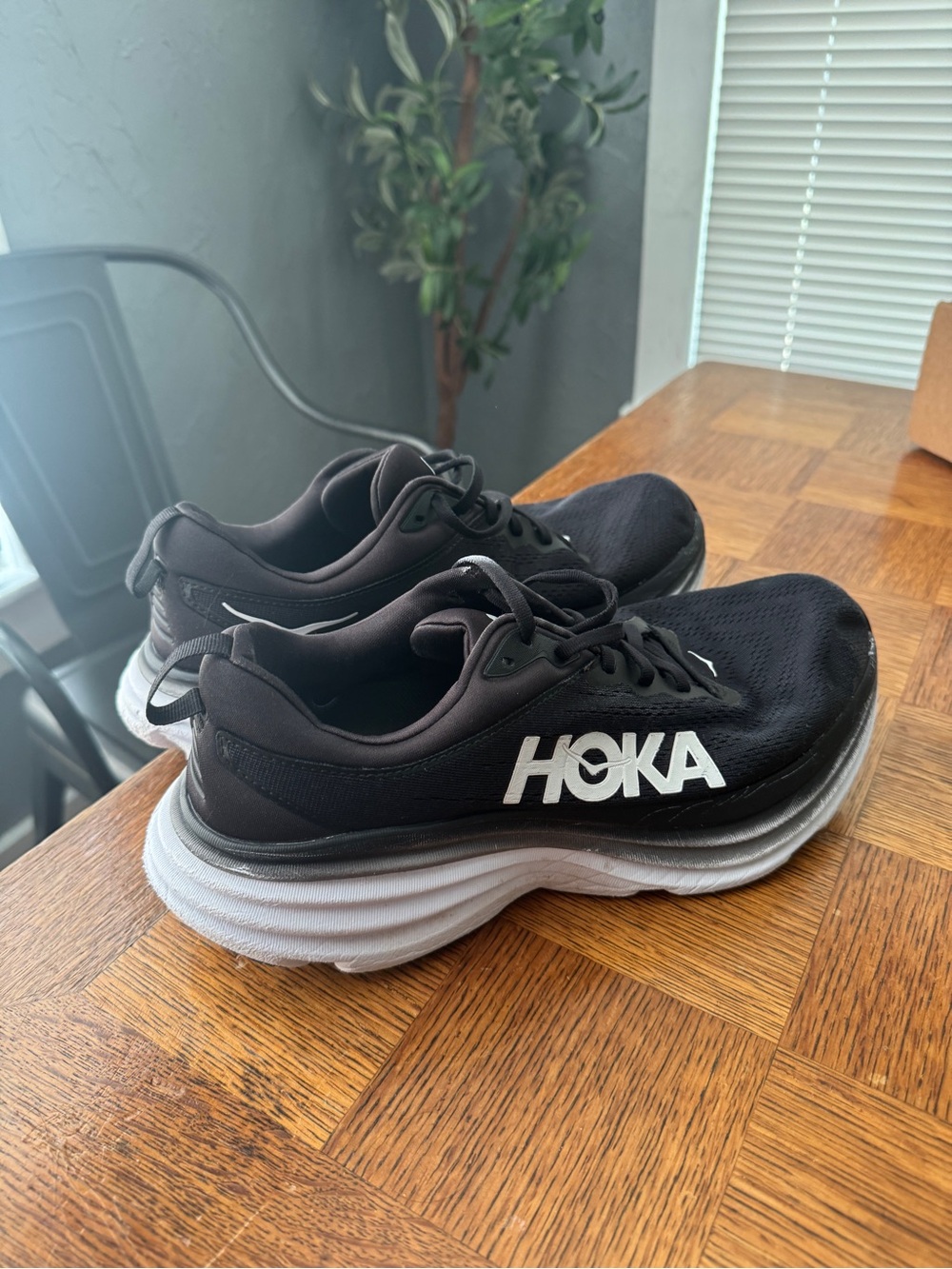 Hoka Men's Black One one bondi 8 sneakers